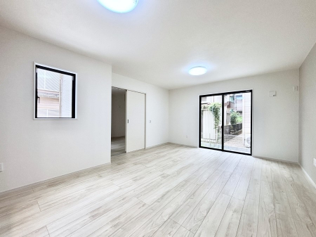 ���r���O�@���邢�z���������A�����̕��͋C�ɖ�������郊�r���O�E�_�C�j���O�B 