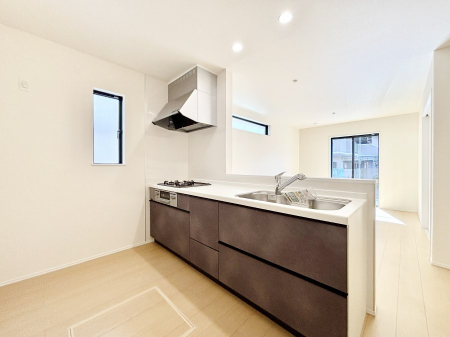 �L�b�`���@�u�₩�ȕ����ʂ蔲����L�b�`���B��������̂Ŗ��邭���C�ɂ��𗧂��܂��B�@