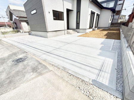 �@�ڂ̑O�����ԏꂾ�ƉJ�̓�����ʂɂ������������������֗��ł���