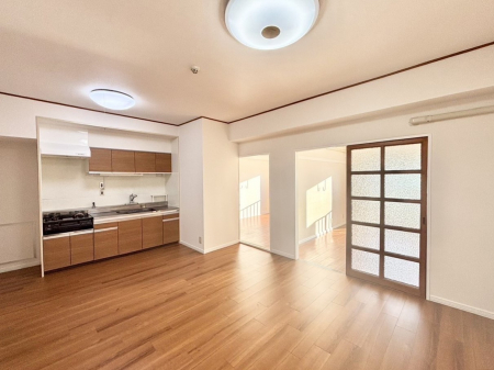 ���r���O�@���R�Ƃ��Ƒ����W�܂�e���̋�ԁI