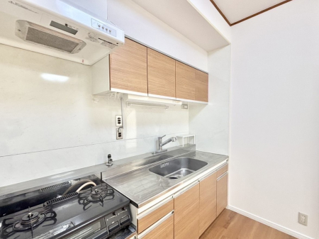 �L�b�`���@�������̂������ŉƑ��̏Ί炪�L����܂��I