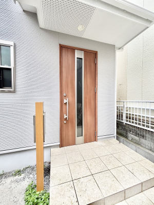 ���ց@��؂ȉƑ��A���q���o�}���錺�ցB