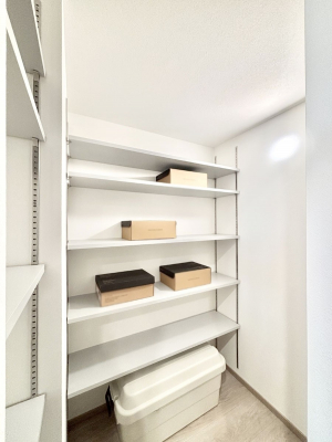 ���̑����ρ@�L�b�`���ɂ̓p���g���[�I�H�ނ̃X�g�b�N�͂������A���p�i�̎��[�Ȃǎg�����͂��낢��I