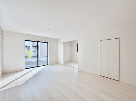 ���r���O�@���邢�z���������A�����̕��͋C�ɖ�������郊�r���O�E�_�C�j���O�B 