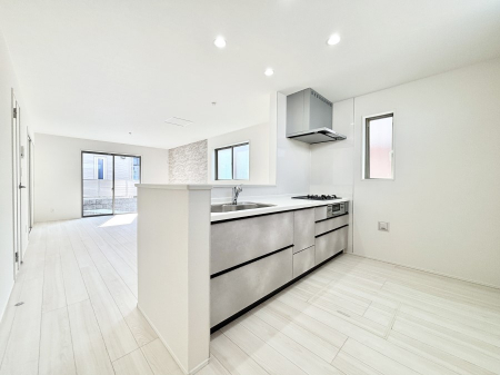 �L�b�`���@�u�₩�ȕ����ʂ蔲����L�b�`���B��������̂Ŗ��邭���C�ɂ��𗧂��܂��B�@