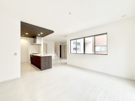 ���r���O�@���邢�z���������A�����̕��͋C�ɖ�������郊�r���O�E�_�C�j���O�B 