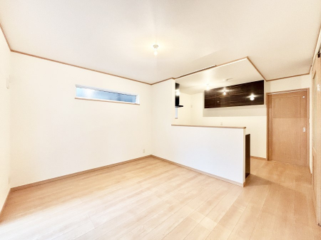 ���r���O�@���邢�z���������A�����̕��͋C�ɖ�������郊�r���O�E�_�C�j���O�B 