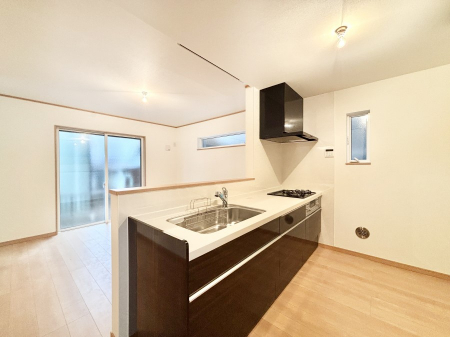 �L�b�`���@���������Ȃ���ł����Ƒ��Ƃ̉�b���y���߂�ΖʃL�b�`��