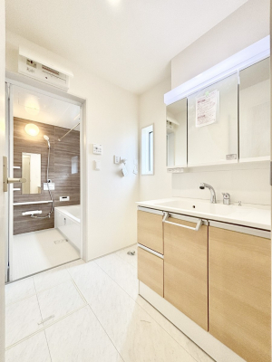 ���̑��@�L�X�Ƃ�Ƃ�̂��郉���h���[�X�y�[�X�B  