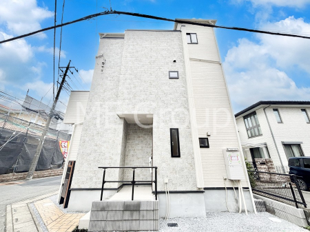 ���n�O�ώʐ^�@�������ꂽ�O�ρA�㎿�ȏZ��Ԃ��L���鎺���͉i�����S���ĉ߂�����Z���ł��B 