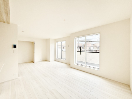 ���r���O�@�ǂ��ɂ��Ă��Ƒ��̂Ȃ������������R�~���j�P�[�V�������r���O�B 