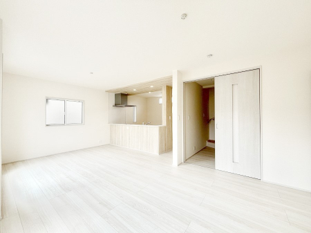 ���̑����ρ@�Ƒ��̏Ί炪���R�Ɛ��܂�Ă���A����ȕ��͋C�̃_�C�j���O�Ɏd�オ���Ă��܂��B