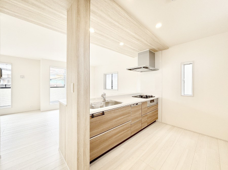 �L�b�`���@�u�₩�ȕ����ʂ蔲����L�b�`���B��������̂Ŗ��邭���C�ɂ��𗧂��܂��B