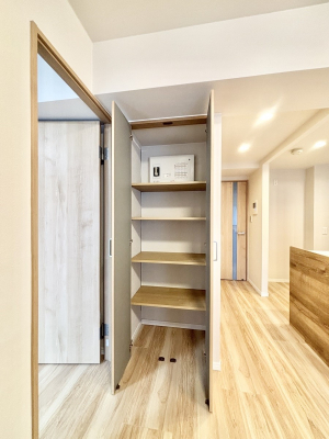 ���̑����ρ@���r���O���[�B�����Ɏ��[������ƕ����W�܂�LDK���X�b�L���Еt�������ł��ˁB  