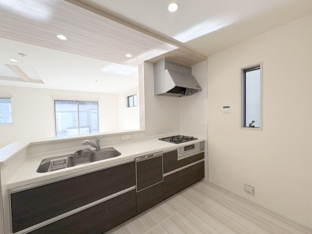 �L�b�`���@���r���O�ŗV�Ԃ��q�l�������Ȃ��炨�������ł���ΖʃL�b�`��