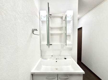 ���̑����ρ@�O�ʋ��̗��ɁA���ϕi��q���p�i�Ȃǂ����[�\�B���ʑ����������ƕۂ��܂��I