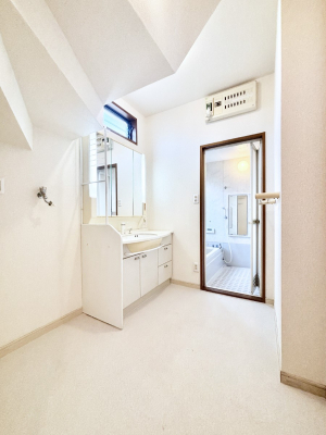 ���ʑ�E���ʏ��@��Ƃ�̐��ʃX�y�[�X�Œ��̐g�x�x���X���[�Y��