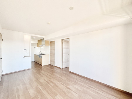 ���r���O�@���Ƒ��̓��₩�Șb�����ŕ�܂�閾�邢���r���O