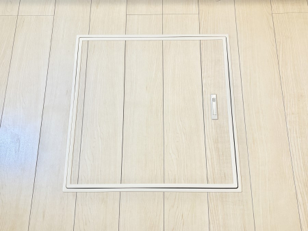 ���̑����ρ@�O�ʋ��̗��ɁA���ϕi��q���p�i�Ȃǂ����[�\�B���ʑ����������ƕۂ��܂��I