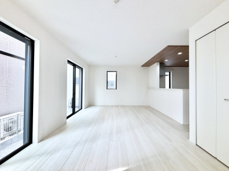 ���r���O�@�傫�ȑ����炽���Ղ�̗z���ƕ����������郊�r���O  