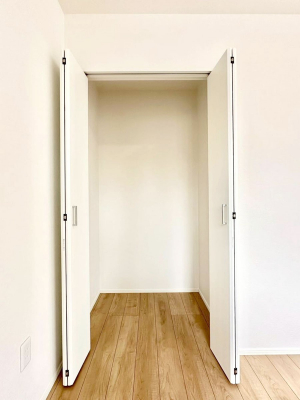 ���̑����ρ@���r���O���[�B�����Ɏ��[������ƕ����W�܂�LDK���X�b�L���Еt�������ł��ˁB  