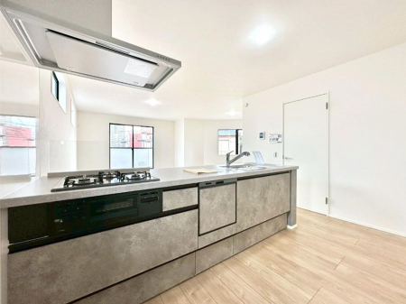 �L�b�`���@���������Ȃ���ł����Ƒ��Ƃ̉�b���y���߂�ΖʃL�b�`��