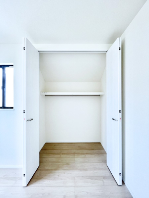 ���[�@�m���̃N���[�[�b�g�B���s��������̂Ō���̈ߗނ�����������܂�܂��B