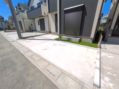 �@2��i�Ԏ�ɂ��j���ԉI���Ƒ��݂�Ȃ̎��]�Ԃ��u����L�X�J�[�X�y�[�X�B