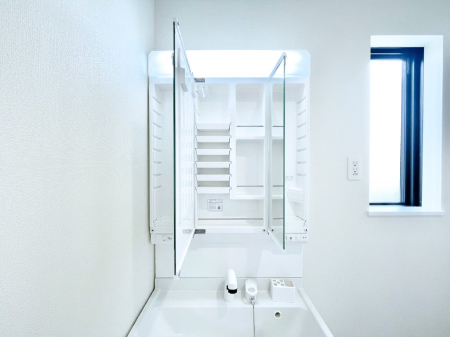 ���̑����ρ@�O�ʋ��̗��ɁA���ϕi��q���p�i�Ȃǂ����[�\�B���ʑ����������ƕۂ��܂��I