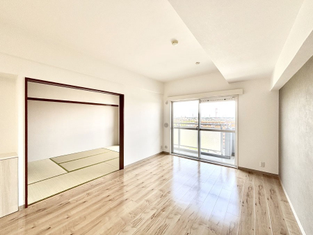 ���r���O�@�傫�ȑ����炽���Ղ�̗z���ƕ����������郊�r���O  