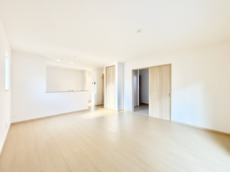 ���r���O�@���邢�z���������A�����̕��͋C�ɖ�������郊�r���O�E�_�C�j���O�B 