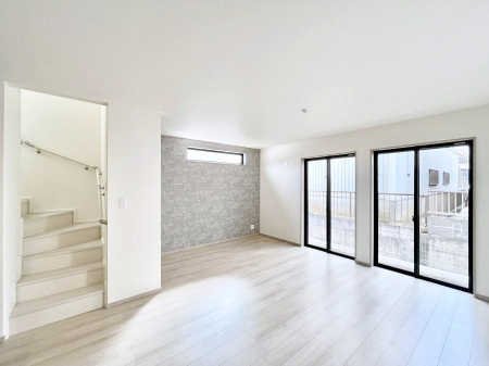 ���r���O�@���邢�z���������A�����̕��͋C�ɖ�������郊�r���O�E�_�C�j���O�B 