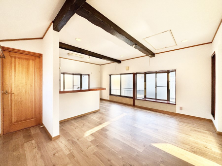 ���r���O�@�ǂ��ɂ��Ă��Ƒ��̂Ȃ������������R�~���j�P�[�V�������r���O�B 