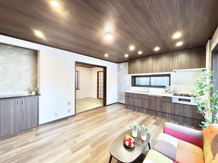 ���r���O�@���邢�z���������A�����̕��͋C�ɖ�������郊�r���O�_�C�j���O 