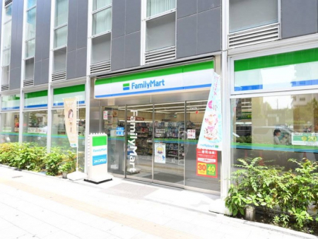 ���ӊ��@�R���r�j 200m �t�@�~���[�}�[�g ���{���w�k�X