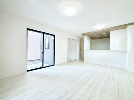 ���r���O�@�傫�ȑ����炽���Ղ�̗z���ƕ����������郊�r���O