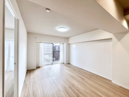 ���r���O�@���Ƒ��̓��₩�Șb�����ŕ�܂�閾�邢���r���O  