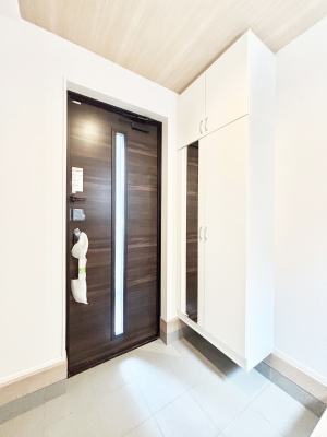 ���ց@�K���X�X���b�g�̓��������փh�A�������Ɍ���͂��Ă���܂�