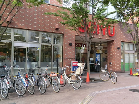 ���ӊ��@�X�[�p�[ 700m ���F�|�̒˓X