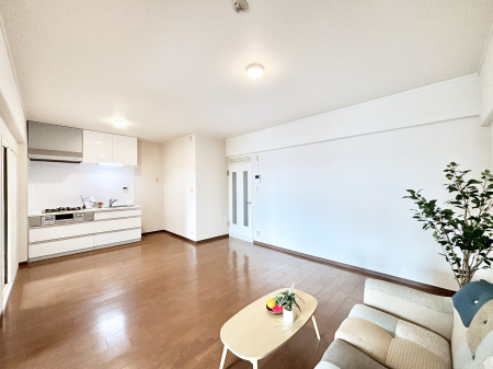 ���r���O�@���邢�z���������A�����̕��͋C�ɖ�������郊�r���O�_�C�j���O 