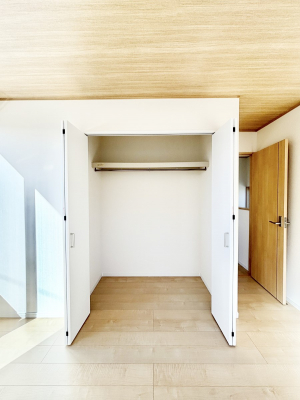 ���[�@�m���̃N���[�[�b�g�B���s��������̂Ō���̈ߗނ�����������܂�܂��B