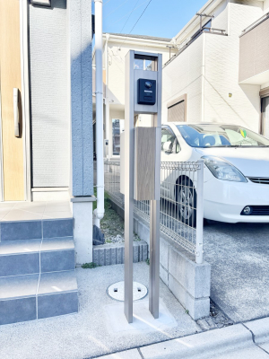 ���̑��@�\�D�E�C���^�[�z���E�|�X�g���ЂƂɏW��B�G���g�����X�ɂȂ��ރV���v���f�U�C���B