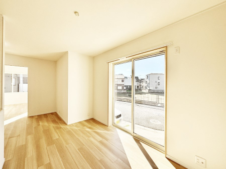 ���r���O�@���邢�z���������A�����̕��͋C�ɖ�������郊�r���O�E�_�C�j���O�B 