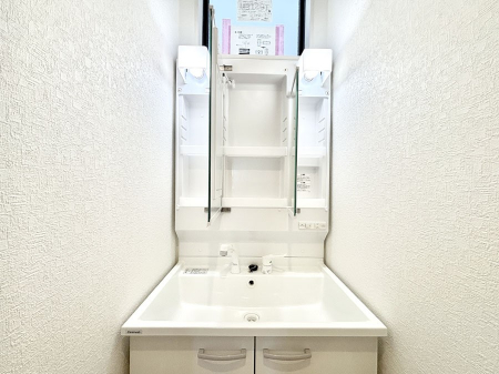 ���̑����ρ@�O�ʋ��̗��ɁA���ϕi��q���p�i�Ȃǂ����[�\�B���ʑ����������ƕۂ��܂��I