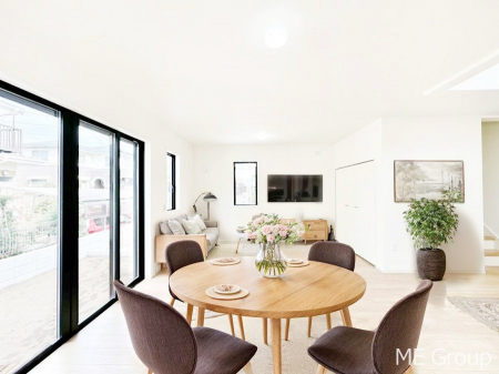 ���r���O�@�傫�ȑ����炽���Ղ�̗z���ƕ����������郊�r���O�@���Ƌ��CG�ł�  