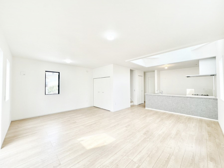 ���̑����ρ@�Ƒ��̏Ί炪���R�Ɛ��܂�Ă���A����ȕ��͋C�̃_�C�j���O�Ɏd�オ���Ă��܂��B