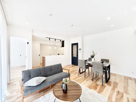 ���r���O�@���Ƒ��̓��₩�Șb�����ŕ�܂�閾�邢���r���O  