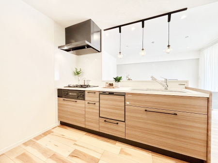 �L�b�`���@���Ƒ��̉�b�e�ޑΖʃL�b�`���B���������̃p�p�}�}�����Ƒ��Ɖ߂������Ԃ����������I