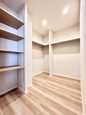 ���̑��@��e�ʂ̎��[���\�ȃt�@�~���[�N���[�[�b�g�B