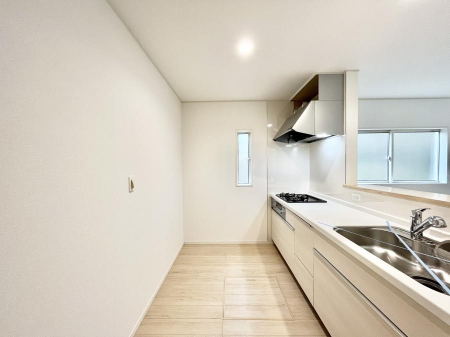 �L�b�`���@�u�₩�ȕ����ʂ蔲����L�b�`���B��������̂Ŗ��邭���C�ɂ��𗧂��܂��B